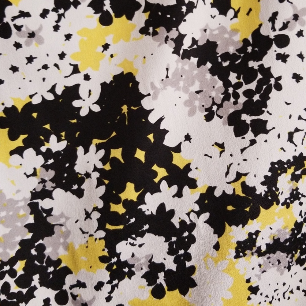 Floral tee - Picture 2 of 3